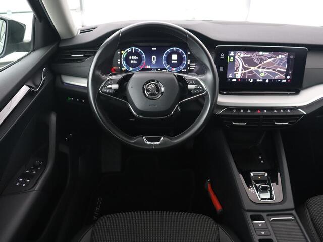 Skoda OCTAVIA 1.4 TSI iV PHEV Business Edition | Camera | Trekhaak | Sfeerverlichting | Carplay | Navigatie | Verwarmde voorruit | Climate control | Cruise control