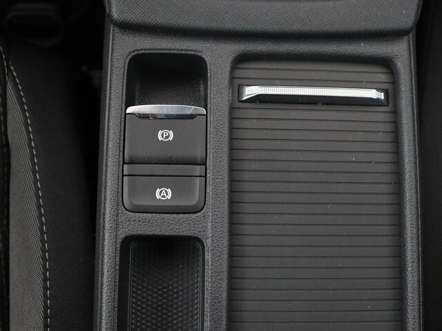 Skoda OCTAVIA 1.4 TSI iV PHEV Business Edition | Camera | Trekhaak | Sfeerverlichting | Carplay | Navigatie | Verwarmde voorruit | Climate control | Cruise control