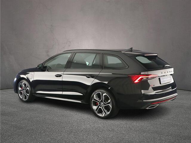 Skoda OCTAVIA Combi RS iV Business 1.4 TSI PHEV 245pk DSG Automaat Trekhaak, Adaptive cruise control, LED matrix koplampen, Achteruitrijcamera
