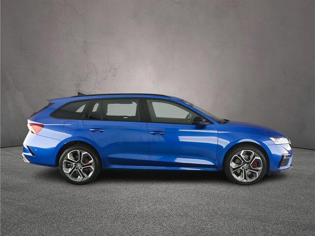 Skoda OCTAVIA Combi RS iV Business 1.4 TSI PHEV 245pk DSG Automaat Trekhaak, Adaptive cruise control, Head up display, LED matrix koplampen, Achteruitrijcamera, Verwarmde voorruit