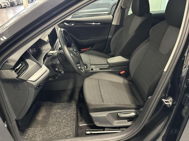 Skoda OCTAVIA Combi 1.5 TSI 115pk DSG MHEV Business Edition Plus · Apple/Android Car Play · Elek. Trekhaak · Elek. Achterklep · Camera · 17'' Inch · Garantie t/m 29-09-2028 of 100.000km