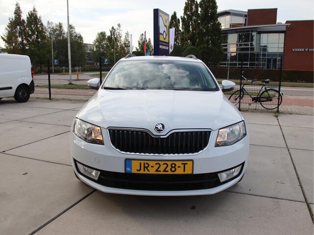 Skoda OCTAVIA Combi 1.2 TSI DSG Ambition Businessline Licht zicht, Navi, 2e eig, NL auto, Automaat Aanbieding!