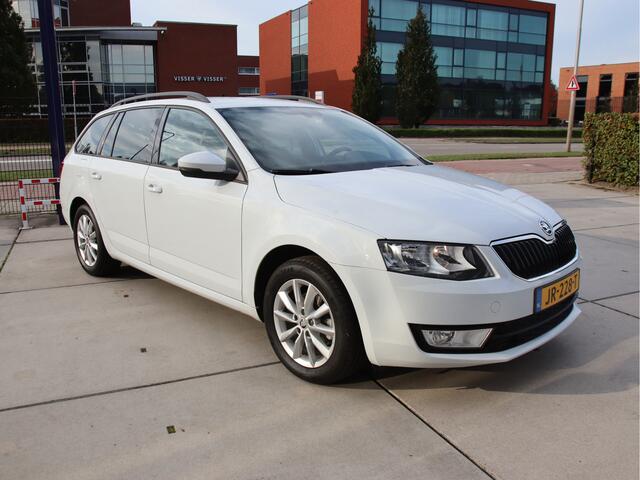 Skoda OCTAVIA Combi 1.2 TSI DSG Ambition Businessline Licht zicht, Navi, 2e eig, NL auto, Automaat Aanbieding!