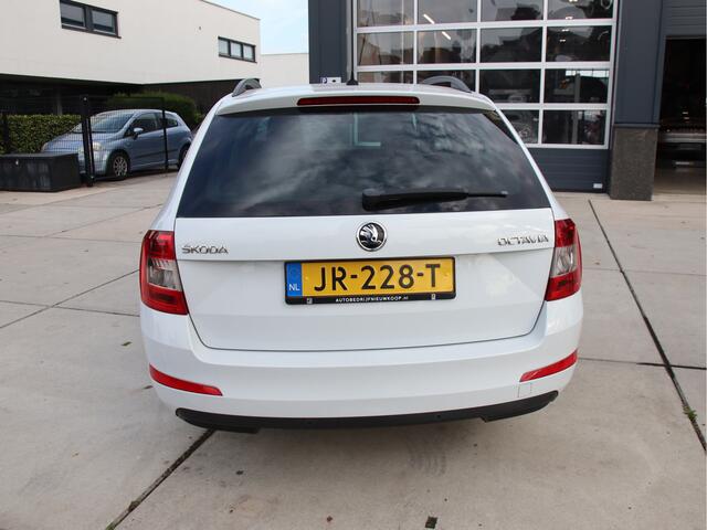 Skoda OCTAVIA Combi 1.2 TSI DSG Ambition Businessline Licht zicht, Navi, 2e eig, NL auto, Automaat Aanbieding!