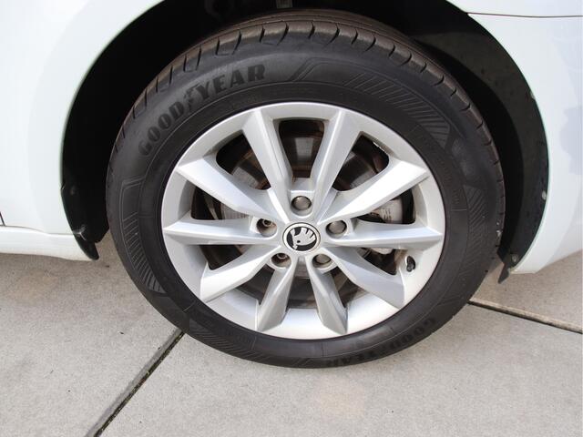 Skoda OCTAVIA Combi 1.2 TSI DSG Ambition Businessline Licht zicht, Navi, 2e eig, NL auto, Automaat Aanbieding!