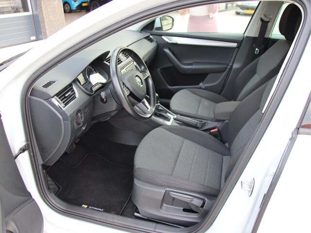 Skoda OCTAVIA Combi 1.2 TSI DSG Ambition Businessline Licht zicht, Navi, 2e eig, NL auto, Automaat Aanbieding!