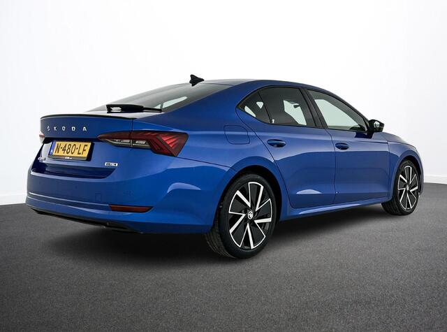 Skoda OCTAVIA 1.0 TSI E-tec DSG Sport Business | Navigatie | Apple Carplay/Android Auto | Adaptive Cruise Control | Parkeersensoren | Blind Spot Assist | Climate Control | Lichtmetalen velgen | Getinte ramen
