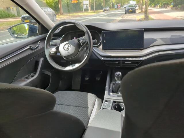 Skoda OCTAVIA Combi 1.0 TSI Business Edition / Navigatie / Elect. Achterklep / Led verlichting / 16 Inch / 12 Maanden Garantie!