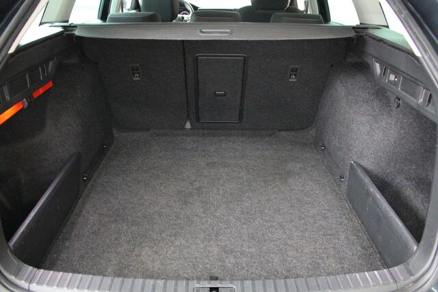Skoda OCTAVIA Combi 1.5 TSI First Edition Navigatie | 18" Perseus | Trekhaak | Cruise control
