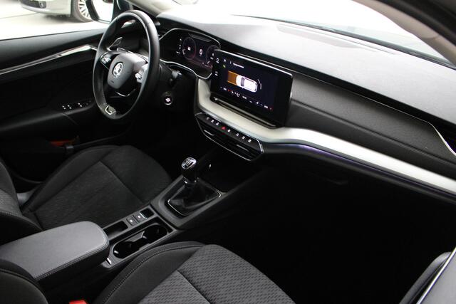 Skoda OCTAVIA Combi 1.5 TSI First Edition Navigatie | 18" Perseus | Trekhaak | Cruise control
