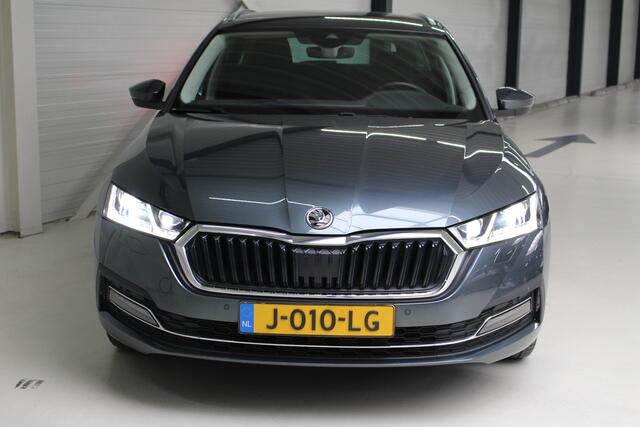 Skoda OCTAVIA Combi 1.5 TSI First Edition Navigatie | 18" Perseus | Trekhaak | Cruise control