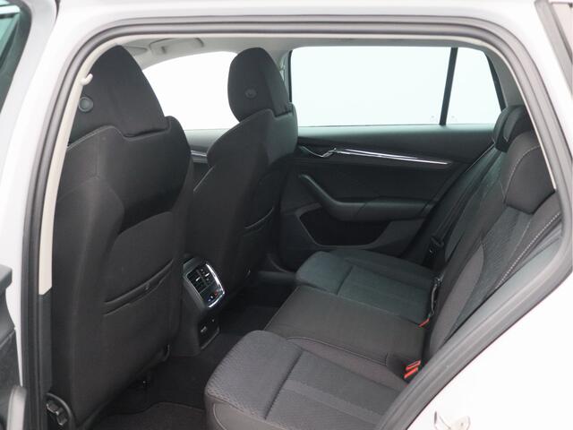 Skoda OCTAVIA Combi 1.5 e-TSI Business Edition Plus/ automaat/ trekhaak!