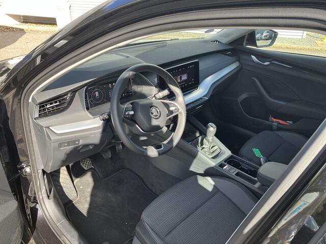 Skoda OCTAVIA Combi 1.5 TSI 115pk Edition · Apple/Android Car Play · Elek. Trekhaak · P-Sensoren · Stoel & Stuurwiel Verwarming · 16'' Inch · Garantie t/m 29-12-2028 of 100.000km