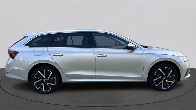 Skoda OCTAVIA Combi 1.4 TSI iV 204pk PHEV Business Edition / Camera / Stoelverwarming / 18 inch l.m.