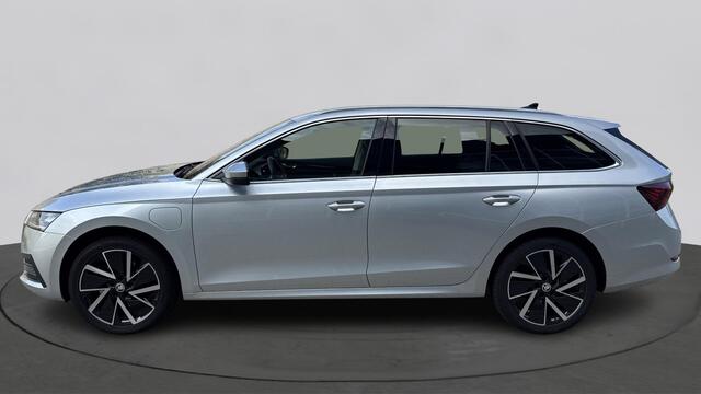 Skoda OCTAVIA Combi 1.4 TSI iV 204pk PHEV Business Edition / Camera / Stoelverwarming / 18 inch l.m.