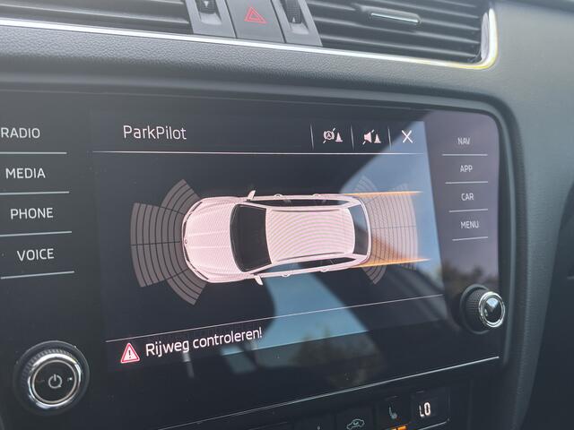 Skoda OCTAVIA Combi 1.5 TSI Greentech Style | Trekhaak | Stoelverwarming | Parkeersensor