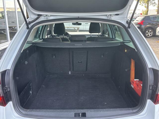Skoda OCTAVIA Combi 1.5 TSI Greentech Style | Trekhaak | Stoelverwarming | Parkeersensor