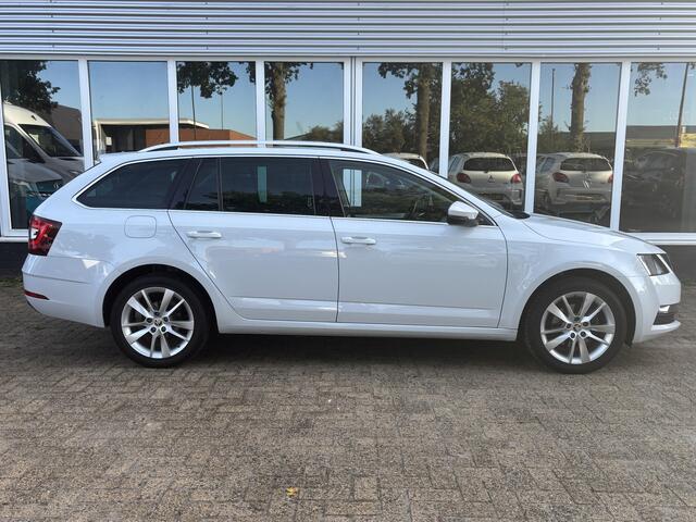 Skoda OCTAVIA Combi 1.5 TSI Greentech Style | Trekhaak | Stoelverwarming | Parkeersensor