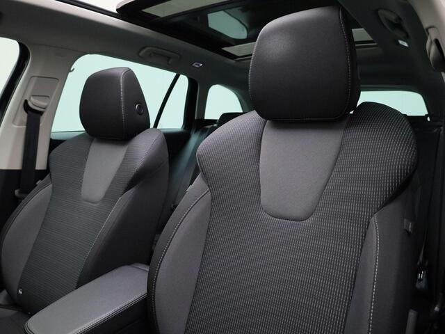 Skoda OCTAVIA Combi 1.4TSI 150kW/204pk DSG iV PHEV Business DSG · Panoramadak · Camera · Keyless · Stuur- & Stoelverwarming · Apple/Android Car Play