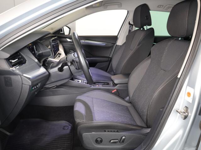 Skoda OCTAVIA Combi 1.4 TSI iV PHEV Style 204 pk Automaat (DSG) | Navigatie | Parkeersensoren | Autom. airco (3 zones) | Elektr. voorstoelen met memory | Stoelverwarming v/a | Head-up display |