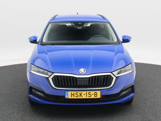 Skoda OCTAVIA Combi 1.4 TSi 204 Pk Automaat iV PHEV Business Edition | Cruise Control | Carplay | Navigatiesysteem | Leder Stuur | Digitaal Dashboard | LED | 17 Inch | 31.253 Km!!