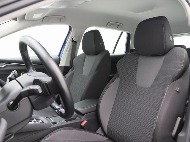 Skoda OCTAVIA Combi 1.4 TSi 204 Pk Automaat iV PHEV Business Edition | Cruise Control | Carplay | Navigatiesysteem | Leder Stuur | Digitaal Dashboard | LED | 17 Inch | 31.253 Km!!