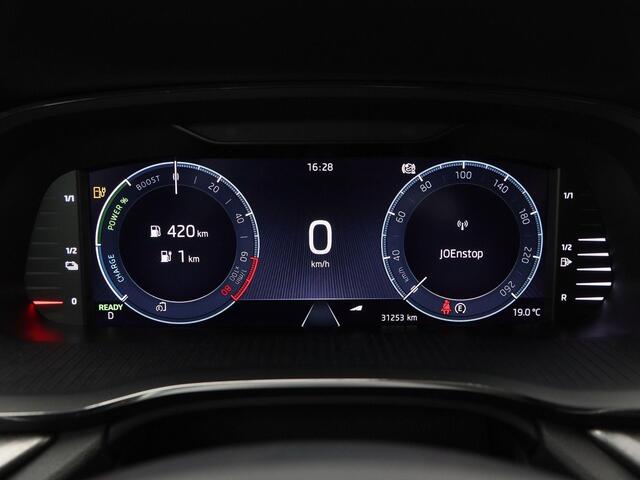 Skoda OCTAVIA Combi 1.4 TSi 204 Pk Automaat iV PHEV Business Edition | Cruise Control | Carplay | Navigatiesysteem | Leder Stuur | Digitaal Dashboard | LED | 17 Inch | 31.253 Km!!