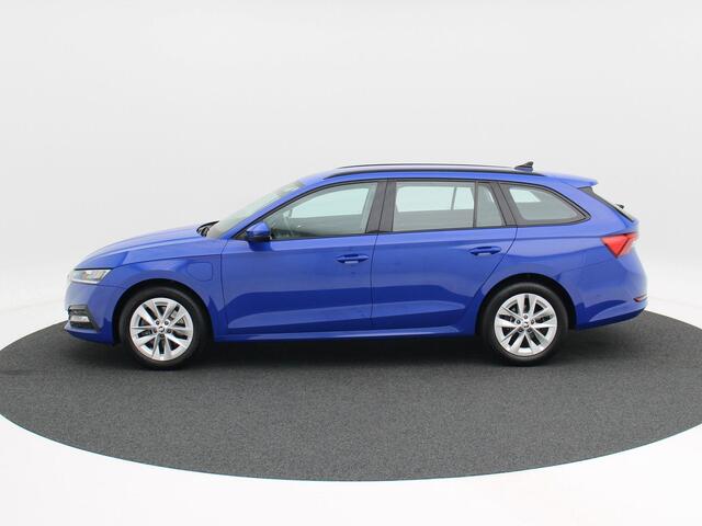 Skoda OCTAVIA Combi 1.4 TSi 204 Pk Automaat iV PHEV Business Edition | Cruise Control | Carplay | Navigatiesysteem | Leder Stuur | Digitaal Dashboard | LED | 17 Inch | 31.253 Km!!