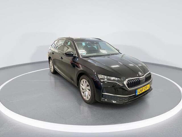Skoda OCTAVIA Combi 1.5 TSI 115pk DSG MHEV Business Edition Plus · Camera · Keyless · Apple/Android Car Play · Elek. Trekhaak · Adaptieve Cruise Control · Elek. Achterklep · 17'' Inch · Garantie t/m 29-09-2028 of 100.000km