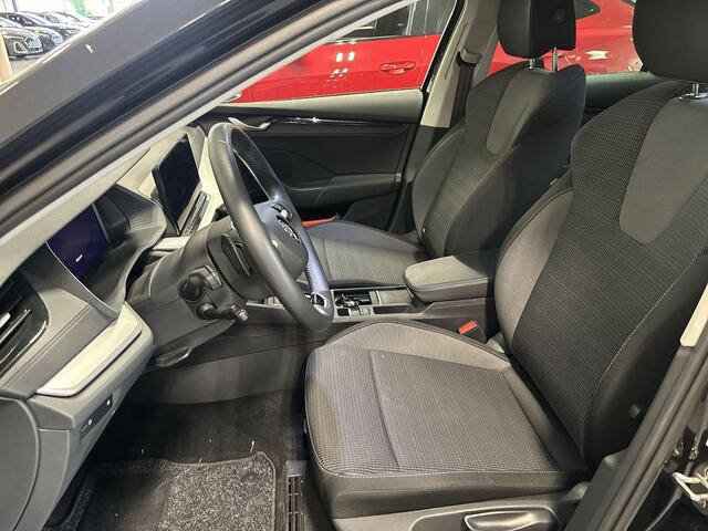 Skoda OCTAVIA Combi 1.5 TSI 115pk DSG MHEV Business Edition Plus · Camera · Keyless · Apple/Android Car Play · Elek. Trekhaak · Adaptieve Cruise Control · Elek. Achterklep · 17'' Inch · Garantie t/m 29-09-2028 of 100.000km