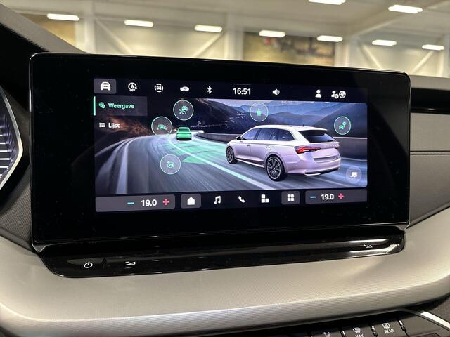 Skoda OCTAVIA Combi 1.5 TSI 115pk DSG MHEV Business Edition Plus · Camera · Keyless · Apple/Android Car Play · Elek. Trekhaak · Adaptieve Cruise Control · Elek. Achterklep · 17'' Inch · Garantie t/m 29-09-2028 of 100.000km