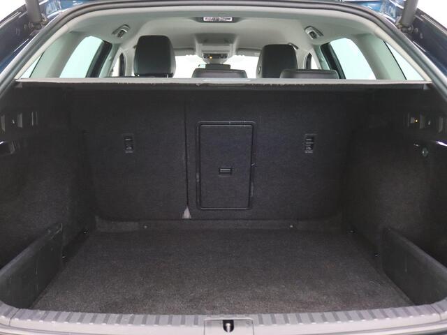 Skoda OCTAVIA Combi 1.0 e-TSI Business Edition Plus 110PK DSG Adaptieve Cruise Controle, Achteruitrijcamera, Matrix LED-Verlichting, Keyless, Side Assist, Stoel-Stuurverwarming, Elektr. Achterklep, Trekhaak, 18" LM Velgen