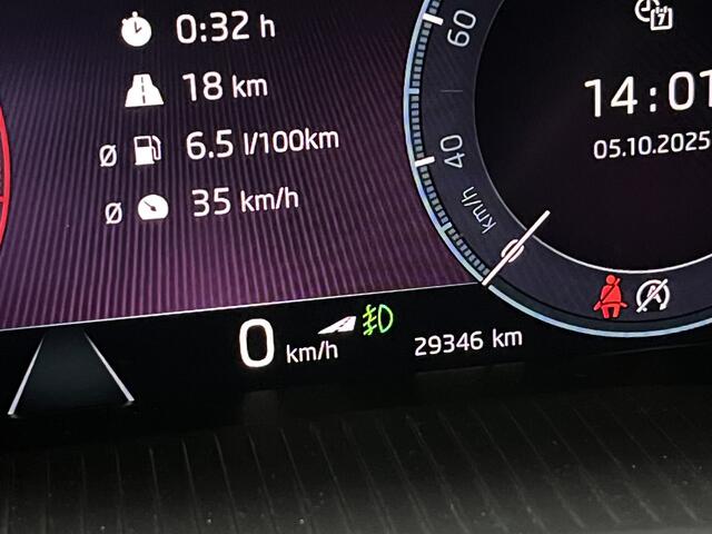 Skoda OCTAVIA Combi 1.0 e-TSI Business Edition / AUTOMAAT/ GARANTIE TM 05-2028/ TREKHAAK WEGKLAPBAAR/ PARK. SENSOREN/ CRUISE/ KEYLESS/ SMARTLINK/ LED/ ELEK. ACHTERKLEP/ VIRTUAL COCKPIT/ NAVI/ CLIMA/ DAB/ 17" LMV