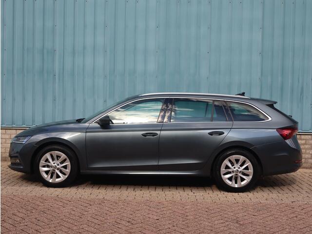 Skoda OCTAVIA Combi First Edition 1.5 TSI 150pk H6 | NAVI | TREKHAAK | CAMERA | CLIMA |