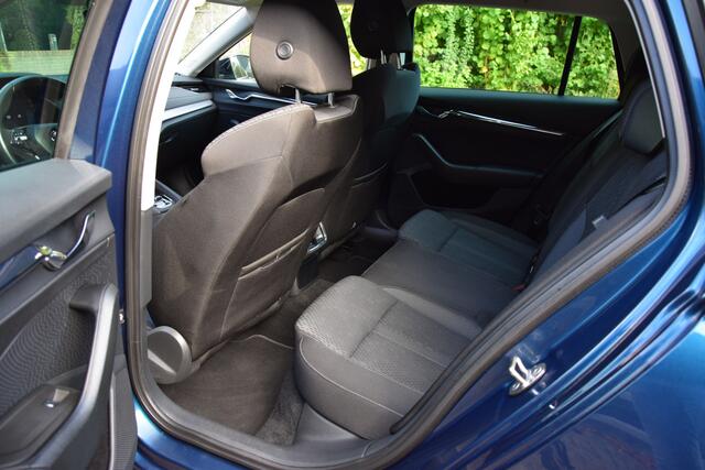 Skoda OCTAVIA Combi 1.5 e-TSI 150PK Business Edition Plus DSG Automaat | Org. NL | BOVAG Garantie | Trekhaak | Camera | Virtual Cockpit | Adaptive Cruise | Stoel/ Stuurverwarming |