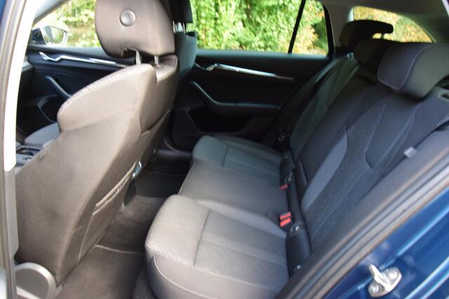 Skoda OCTAVIA Combi 1.5 e-TSI 150PK Business Edition Plus DSG Automaat | Org. NL | BOVAG Garantie | Trekhaak | Camera | Virtual Cockpit | Adaptive Cruise | Stoel/ Stuurverwarming |