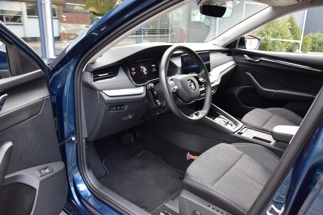 Skoda OCTAVIA Combi 1.5 e-TSI 150PK Business Edition Plus DSG Automaat | Org. NL | BOVAG Garantie | Trekhaak | Camera | Virtual Cockpit | Adaptive Cruise | Stoel/ Stuurverwarming |