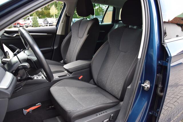 Skoda OCTAVIA Combi 1.5 e-TSI 150PK Business Edition Plus DSG Automaat | Org. NL | BOVAG Garantie | Trekhaak | Camera | Virtual Cockpit | Adaptive Cruise | Stoel/ Stuurverwarming |