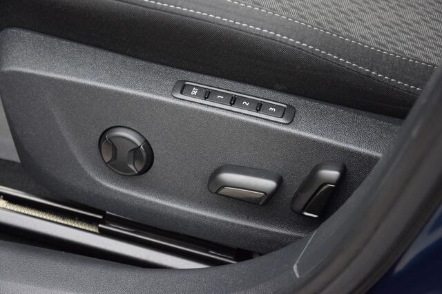 Skoda OCTAVIA Combi 1.5 e-TSI 150PK Business Edition Plus DSG Automaat | Org. NL | BOVAG Garantie | Trekhaak | Camera | Virtual Cockpit | Adaptive Cruise | Stoel/ Stuurverwarming |