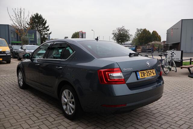 Skoda OCTAVIA 1.0 TSI Greentech Ambition Business 1e Eigenaar | Dealer Onderh | NL-Auto | BTW | Carplay | Navi Full Map | Climate |Ad Cruise | Bots Systeem | PDC | Led