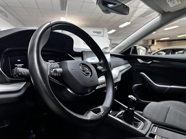 Skoda OCTAVIA Combi 1.0 TSI Business Edition/ VIRTUAL DASH./ Elek. Kofferklep/ Apple + Android/ DAB+/ LED Koplampen/ Keyless-Go/ Lane-Assist./ PDC V+A/ 16'' LMV/ Navi/ Cruise/ Extra getint glas.