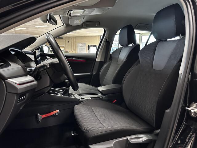 Skoda OCTAVIA Combi 1.0 TSI Business Edition /LED Koplampen /Apple + Android /DAB+! /Lane Assist /Navi /Climat /Cruise /Elek. pakket /Bluetooth /Regensensor /Multi. LEDER Stuur /16"LMV /PDC V+A /Getint glas /Dakrails.