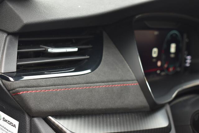 Skoda OCTAVIA Combi 1.4 TSI RS iV PHEV Business Navigatie | Canton-Audio | Stuur/Stoelverwarming | Elektrische achterklep | 12 mnd BOVAG garantie | Whatsapp 06-53188999