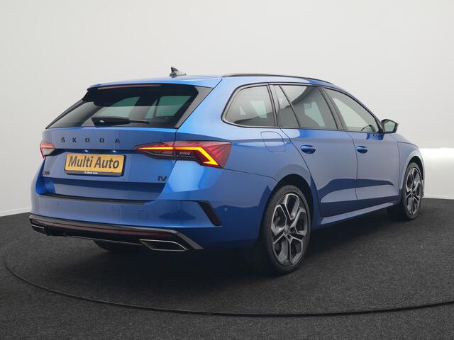 Skoda OCTAVIA Combi 1.4 TSI RS iV Business Plug In Hybrid 245pk Dealer O.H PHEV | Adaptive Cruise | Camera | Sportstoelen Verwarmd | Apple Carplay | Navigatie | Crystal LED | Blis | Keyless | Stuur Verwarmd | Virtual | DAB |