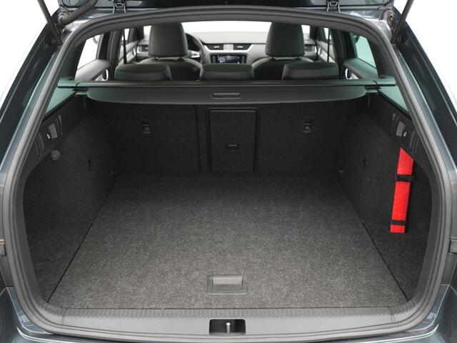 Skoda OCTAVIA Combi 1.5 TSI 150pk DSG Greentech Business Edition Panorama Trekhaak Stoelverwarming Carplay