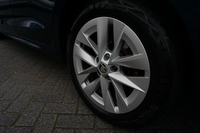 Skoda OCTAVIA Combi 1.5 150PK ACT E-TECH DSG7 STYLE CLEVER LUXE KEURIGE NETTE STAAT PANORAMADAK FULL LED CAMERA ANDROID/APPLECARPLAY NAVI STOEL+STUURVERWARMING ADAPTIEVE CRUISE CLIMA PDC V+A ELECTR.KLEP BLUETOOTH ENZ...