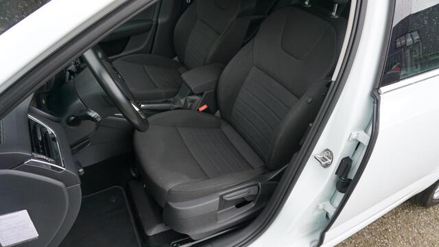 Skoda OCTAVIA Combi 1.4 TSI 150pk DSG Style Businessline Canton Keyless Xenon 17inch LM Trekhaak Stoelverwarming *Complete Skoda* NL auto!
