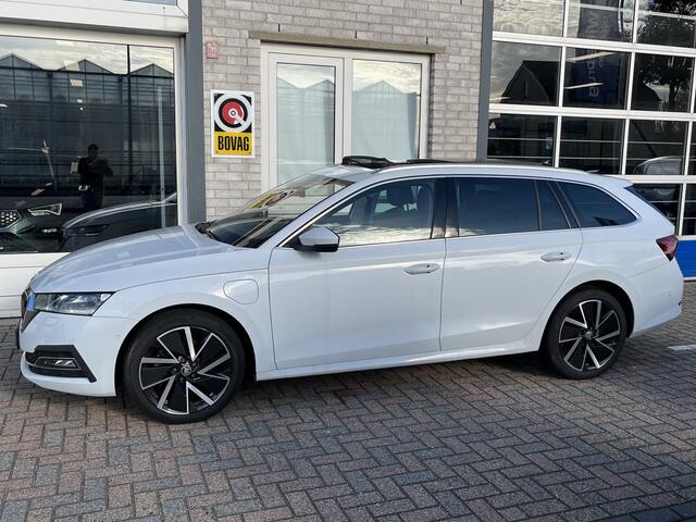 Skoda OCTAVIA Combi 1.4 TSI iV PHEV Style / AUTOMAAT/ PANO/ CAMERA/ PARK. SENSOREN/ MEMORY SEATS/ HEAD-UP DISPLAY/ DDC/ CRYSTAL LIGHTING/ DODE HOEK/ KEYLESS/ STOEL VERWARM. V & A/ STUURVERWARM./ ADAPT. CRUISE/ SMARTLINK/
