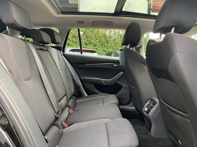 Skoda OCTAVIA Combi PHEV aut., Pano | 17inch | Digi cockpit