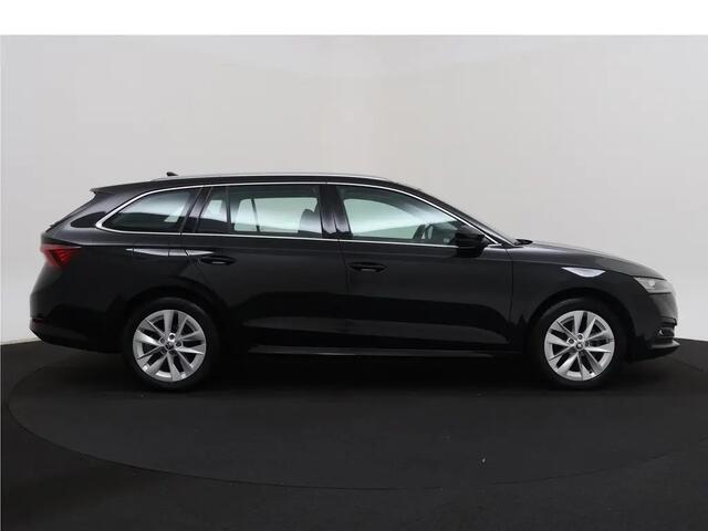 Skoda OCTAVIA Combi 1.5 e-TSI Hybride Business Edition Plus Bj 2021 Km 8399 Unieke stand Dealer onderhouden